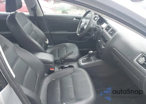 2014 Volkswagen Jetta 1.8T Se z USA, uszkodzony, nr VIN 3VWD17AJ4EM362980